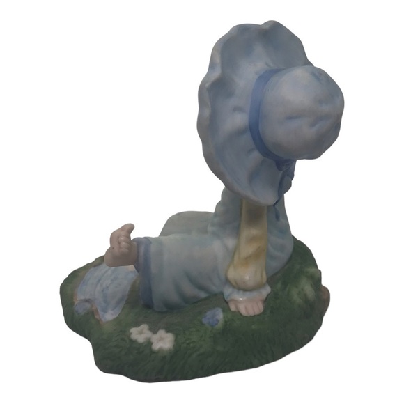 Megan and Friends Heartline Porcelain Figurine - Picture 3 of 5